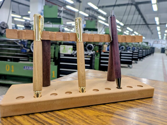 【1140425】機械科辦理教師研習，匠心獨具研磨原木手工筆圖片