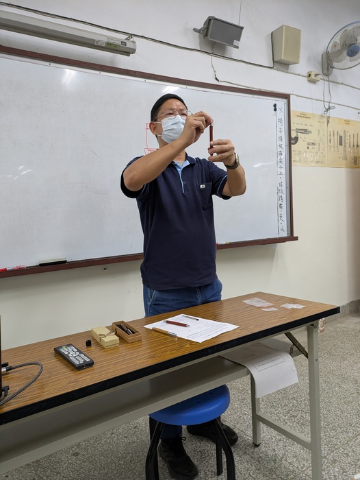 【1140425】機械科辦理教師研習，匠心獨具研磨原木手工筆圖片